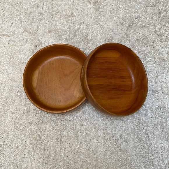 Vintage 1970s solid wood miniature side bowls, 6” diameter, set of 2 - Picture 2 of 6